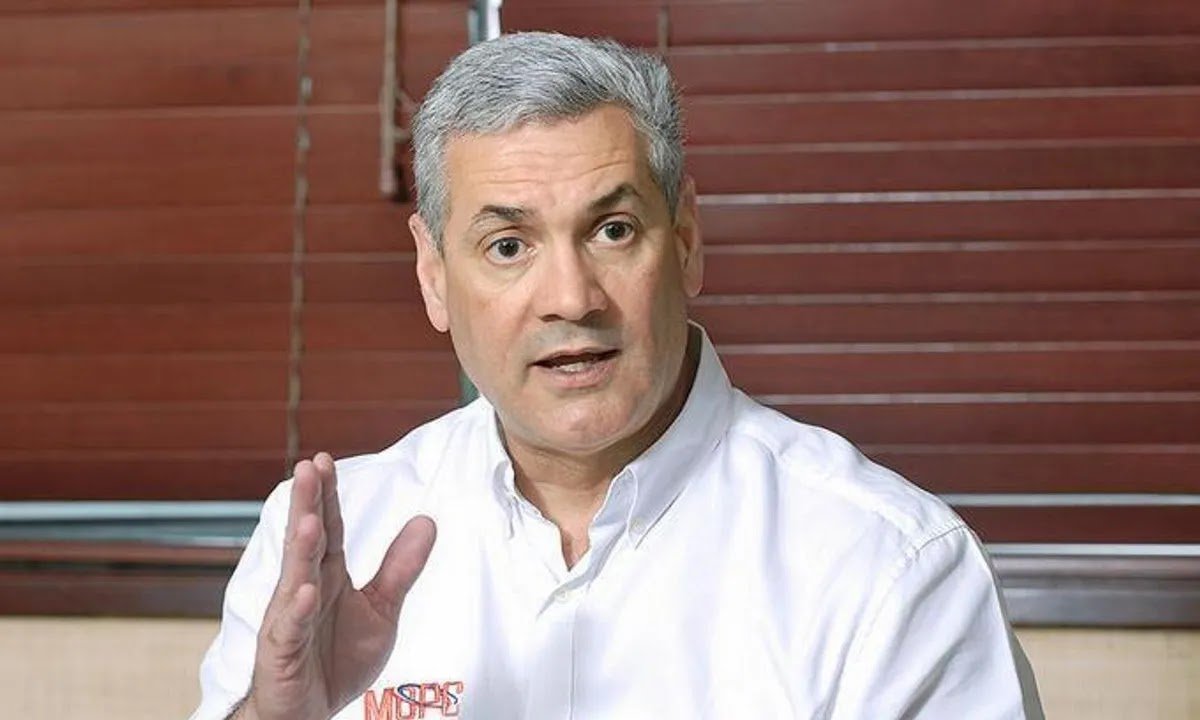 Gonzalo Castillo se inscribe como aspirante presidencial del PLD